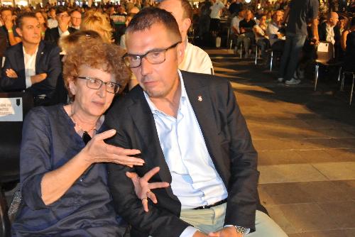 L'assessore regionale allo sport Tiziana Gibelli con il sindaco Alessandro Ciriani a "Pordenight”, l'evento di presentazione della prima squadra e del settore giovanile del Pordenone Calcio